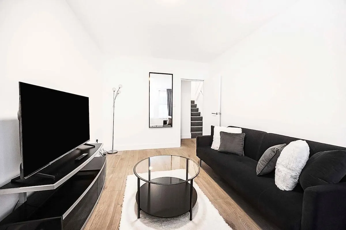 Stylish London Flat - 5 Sleeper Apartment Ilford