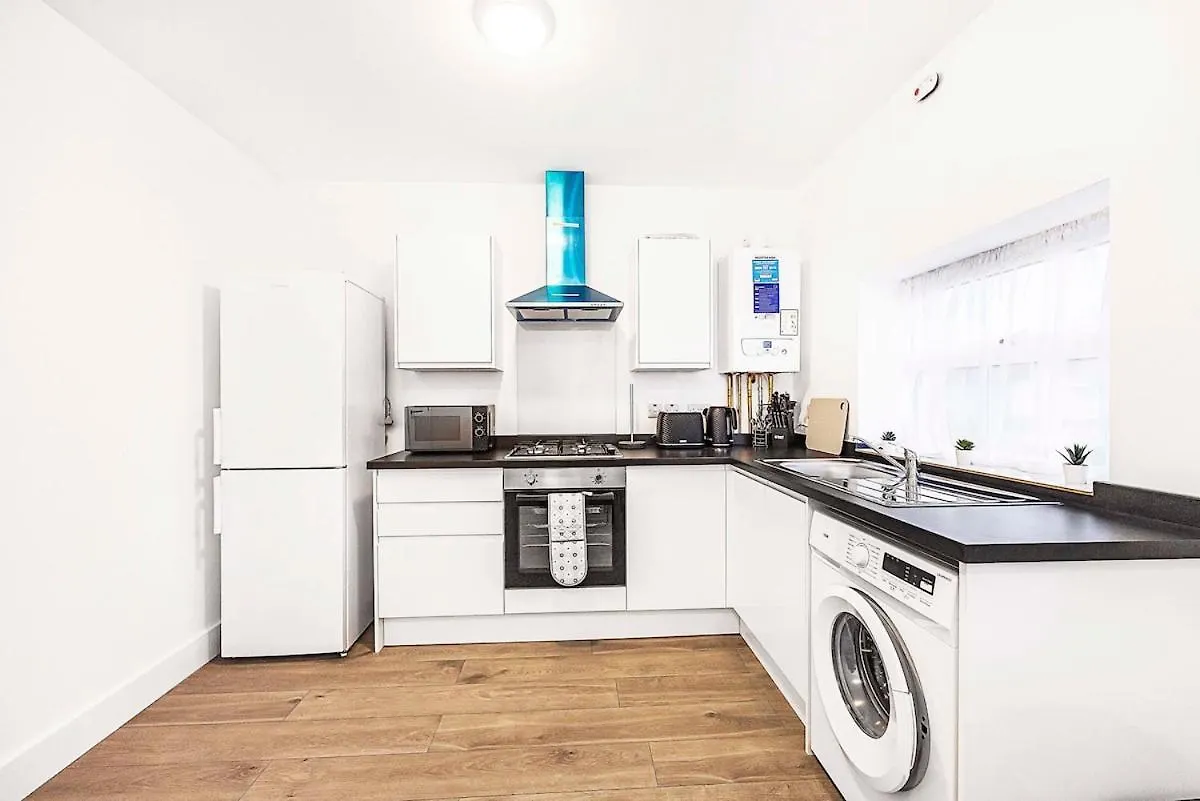 Stylish London Flat - 5 Sleeper Apartment Ilford 0*,  United Kingdom