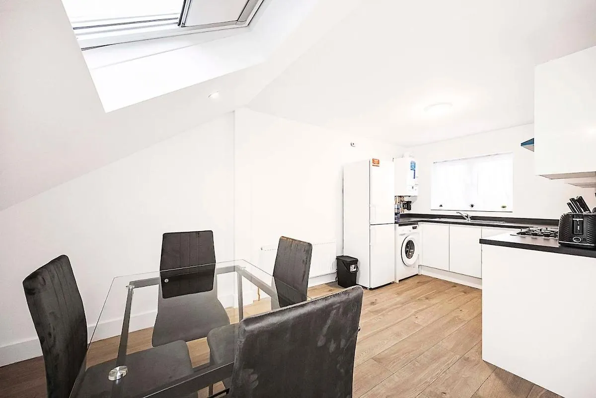 Stylish London Flat - 5 Sleeper Apartment Ilford