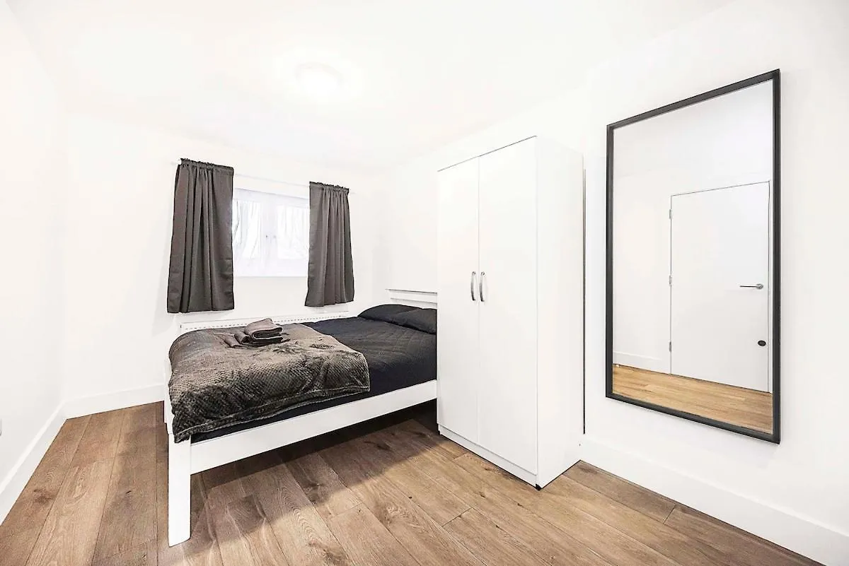 Stylish London Flat - 5 Sleeper Apartment Ilford