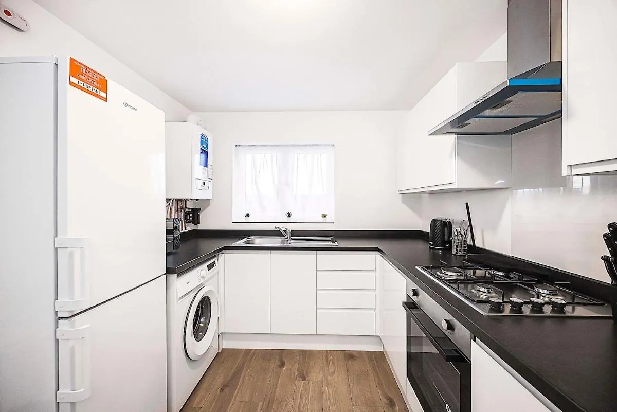 Stylish London Flat - 5 Sleeper Apartment Ilford
