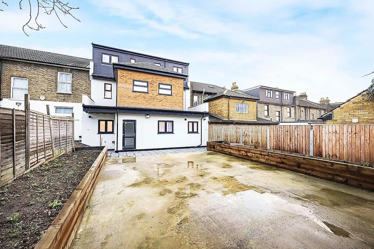 Stylish London Flat - 5 Sleeper Apartment Ilford