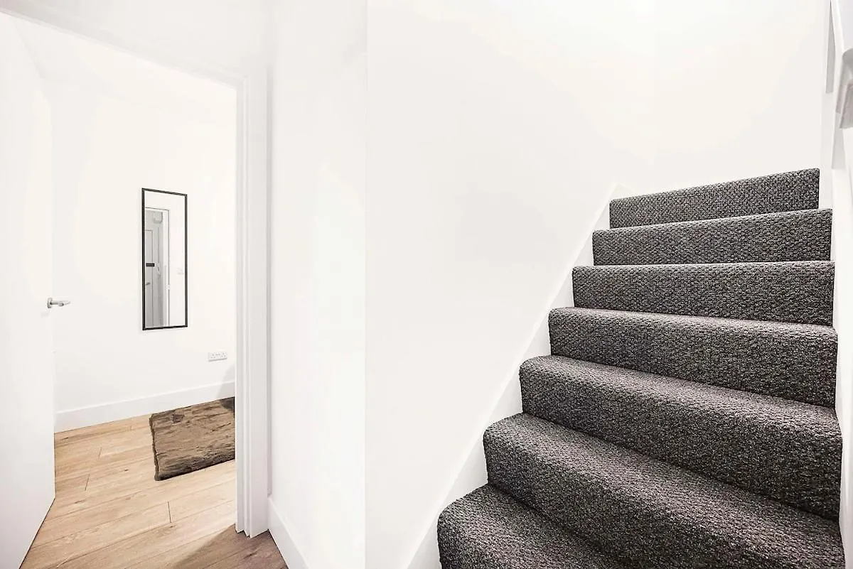 Stylish London Flat - 5 Sleeper Apartment Ilford