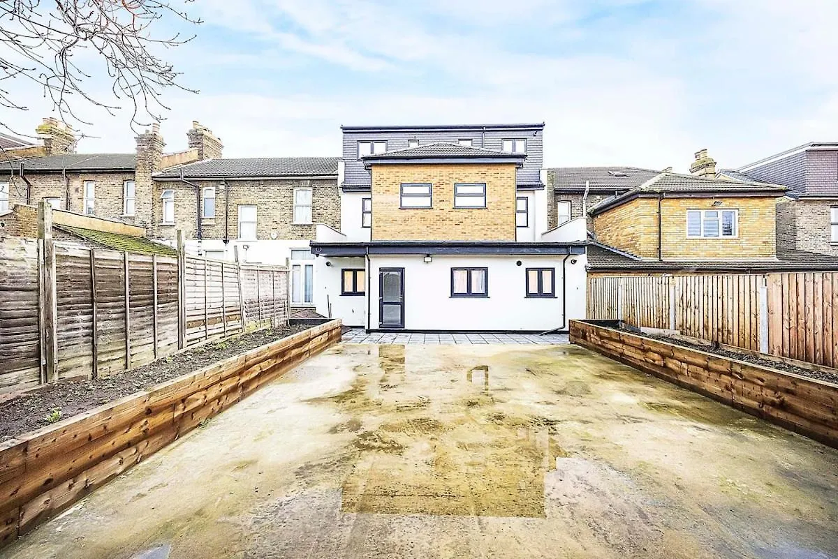 Stylish London Flat - 5 Sleeper Apartment Ilford