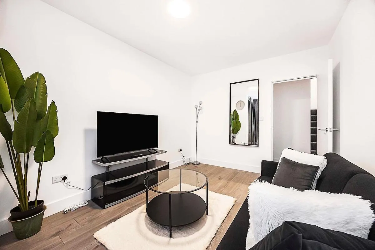 Stylish London Flat - 5 Sleeper contacts