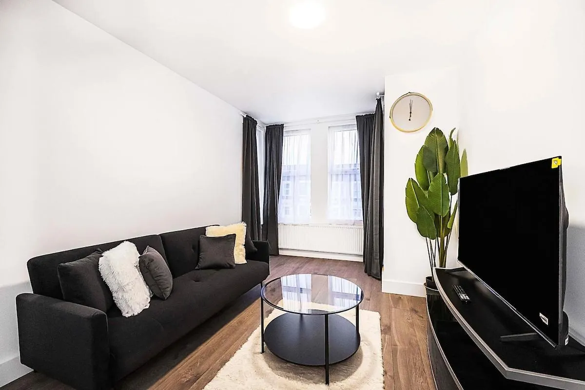 Stylish London Flat - 5 Sleeper Apartment Ilford 0*,