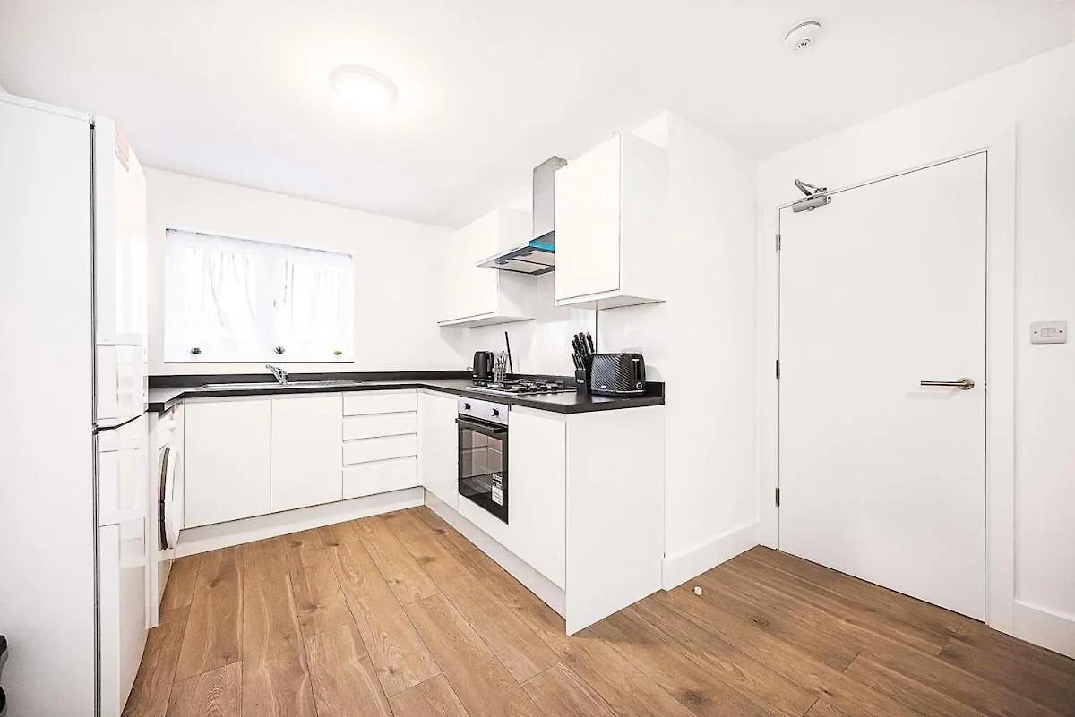 Stylish London Flat - 5 Sleeper Apartment Ilford